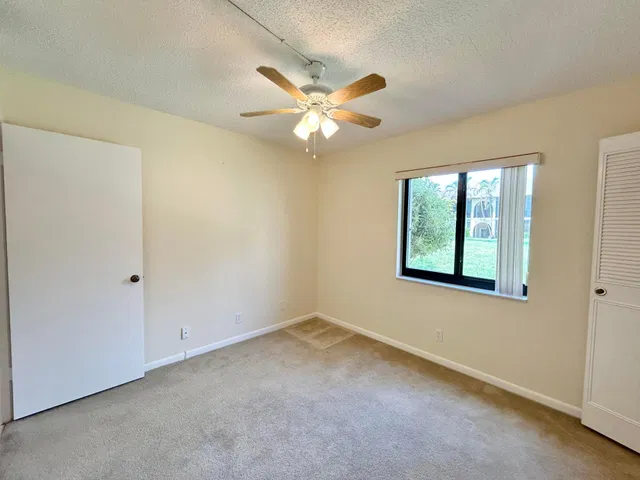 Unit C-1 photo 33