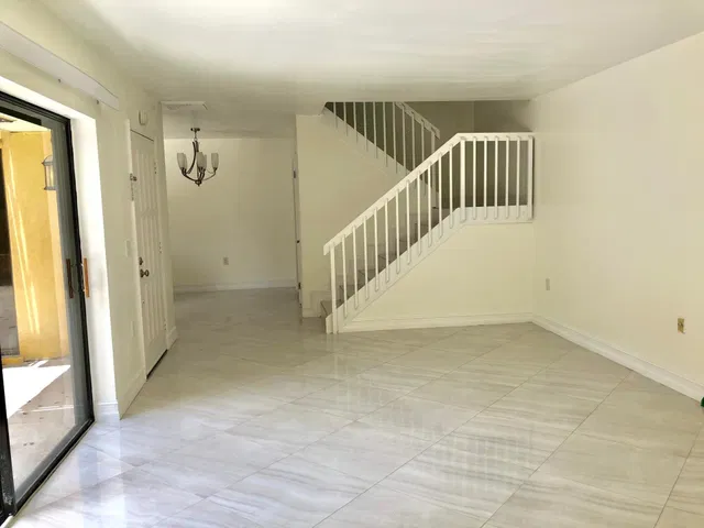 Residence photo 4