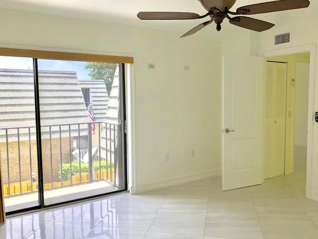 Residence photo 11