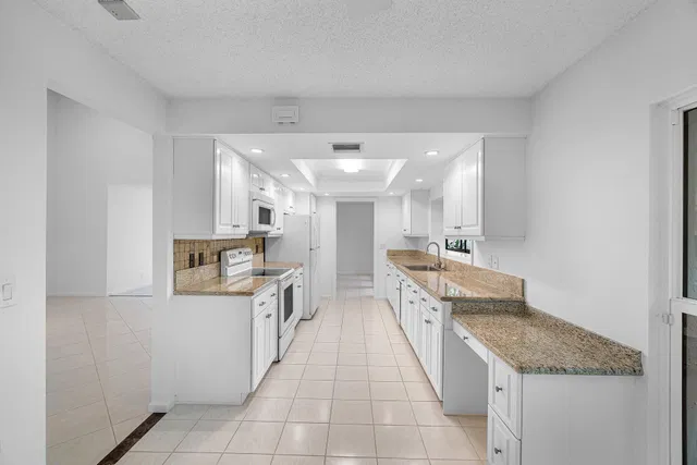  Residence photo 6
