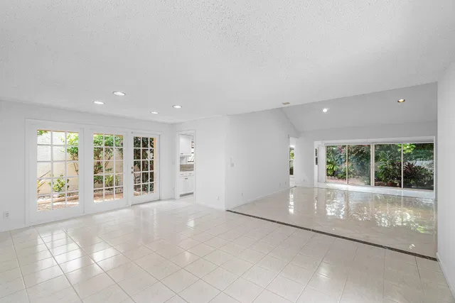  Residence photo 12