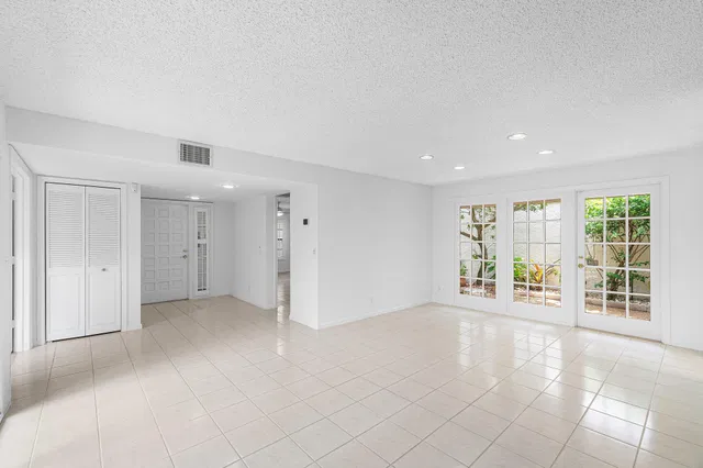  Residence photo 15