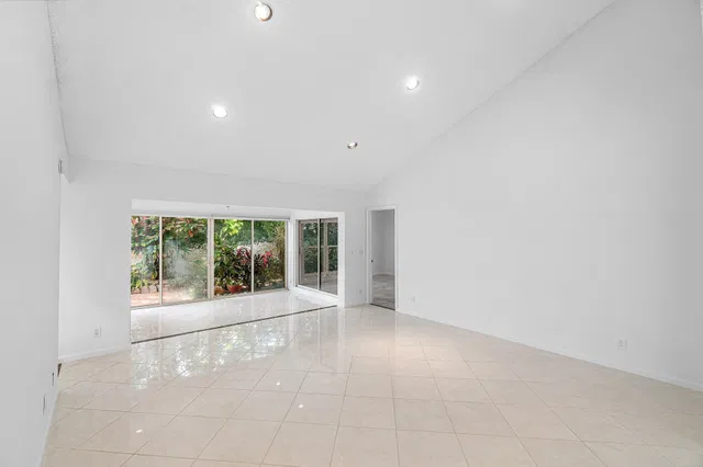  Residence photo 16
