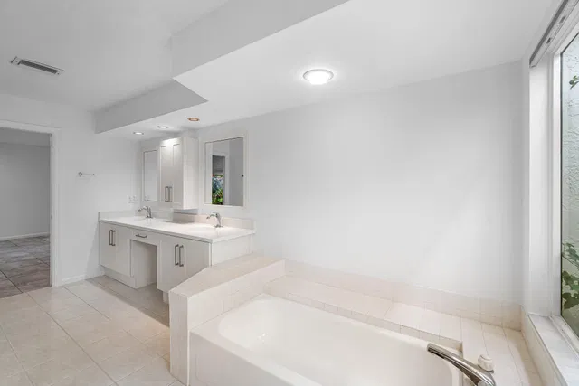  Residence photo 34