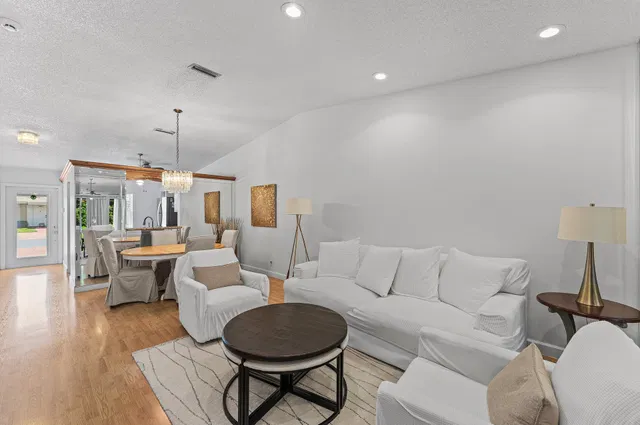 Residence photo 5
