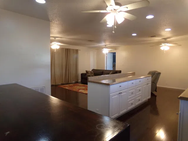 Residence photo 3