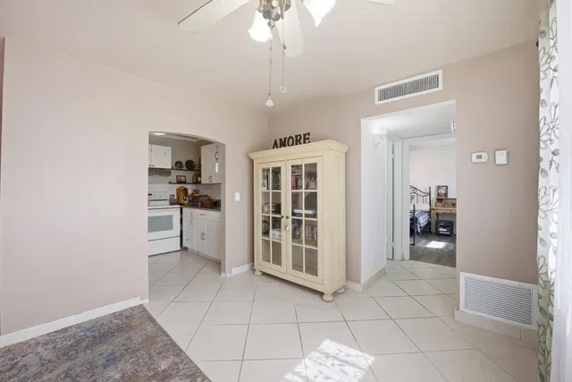 Residence photo 5