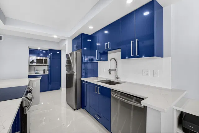 Aquarius Condominium Unit 807 photo 7
