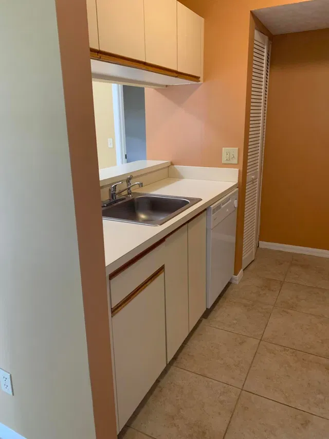 Unit 203 photo 7