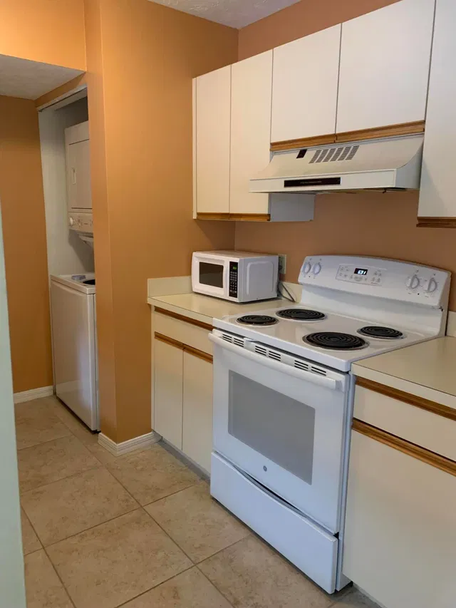 Unit 203 photo 8