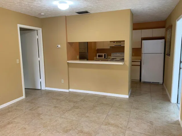 Unit 203 photo 9