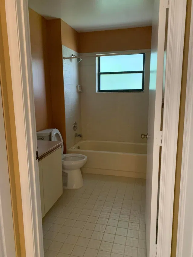 Unit 203 photo 11