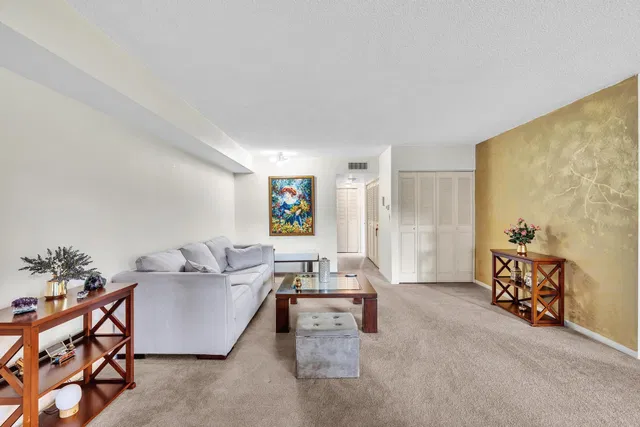 Unit 234 photo 4