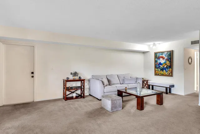 Unit 234 photo 5