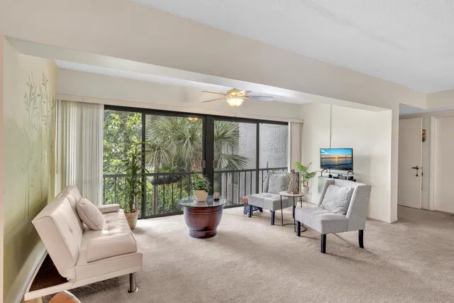 Unit 234 photo 11