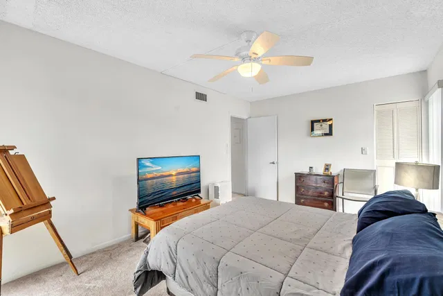 Unit 234 photo 33