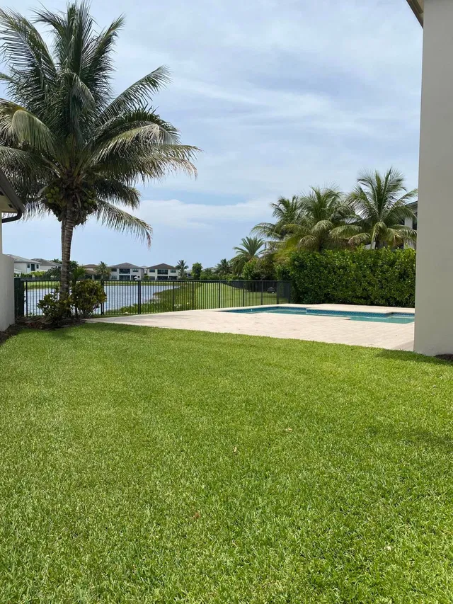 Boca Bridges Residence photo 2