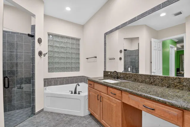  Residence photo 42