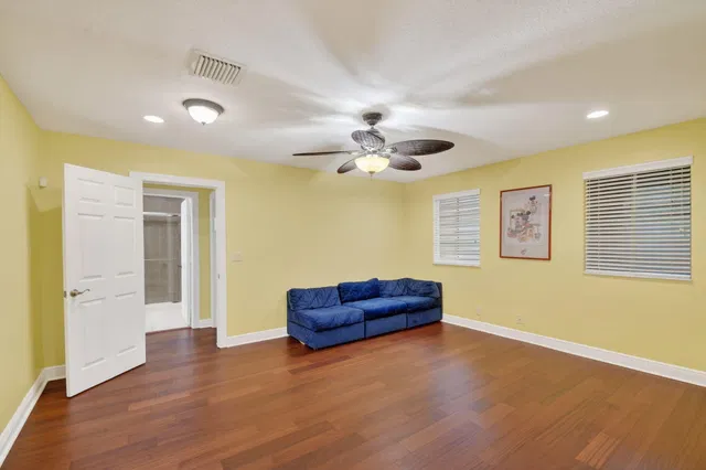  Residence photo 57