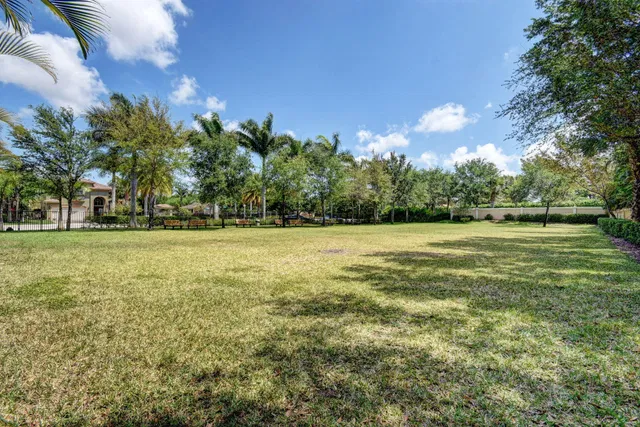  Residence photo 77