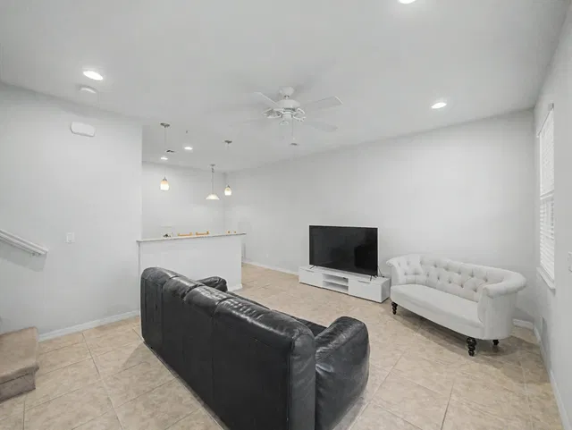 Botanica Unit 107 photo 11