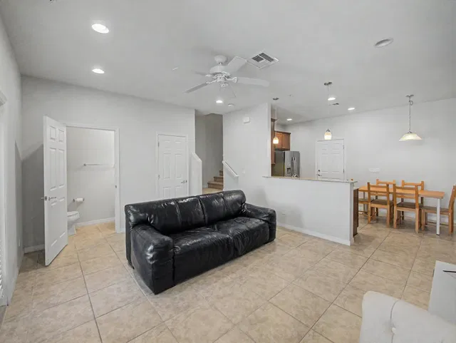 Botanica Unit 107 photo 12