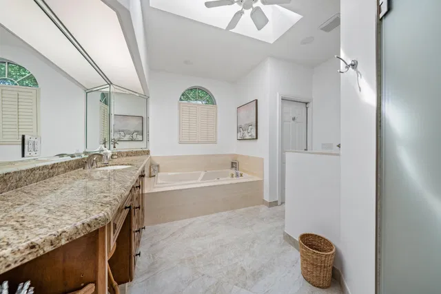Admirals Cove Residence photo 17