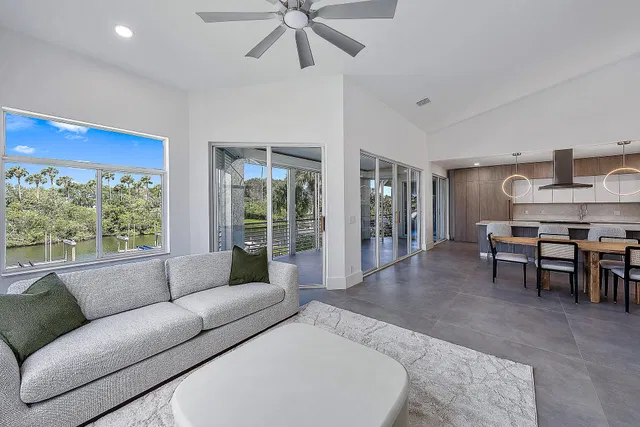 Admirals Cove Residence photo 8
