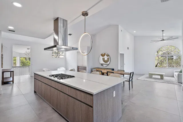 Admirals Cove Residence photo 18