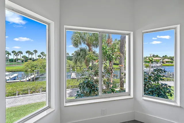 Admirals Cove Residence photo 22