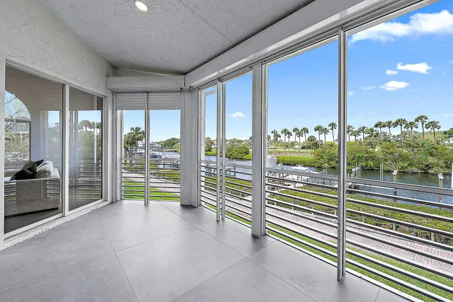 Admirals Cove Residence photo 23