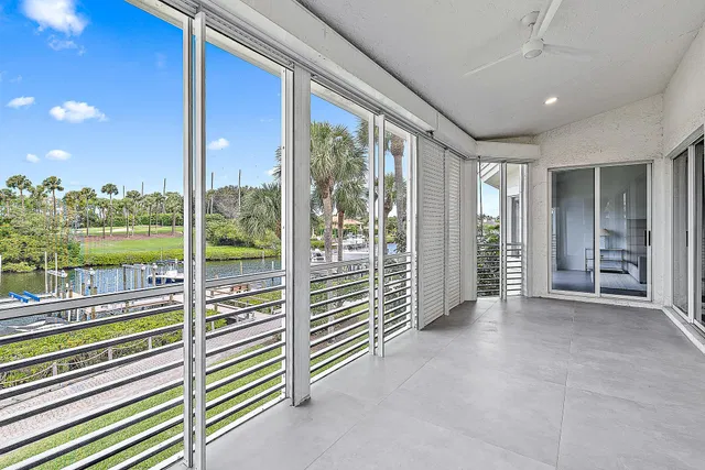 Admirals Cove Residence photo 24