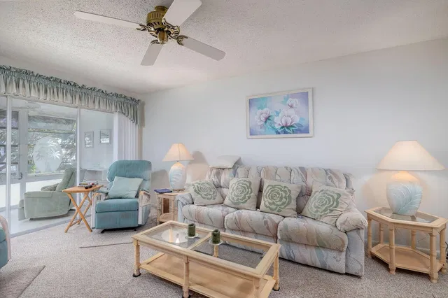 Unit 130-8 photo 5