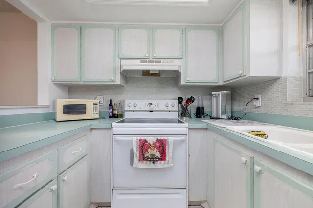 Unit 130-8 photo 11