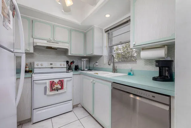 Unit 130-8 photo 13