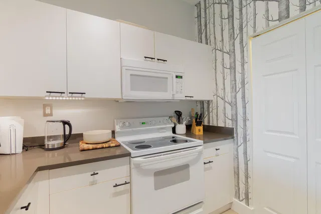  Unit 304 photo 6