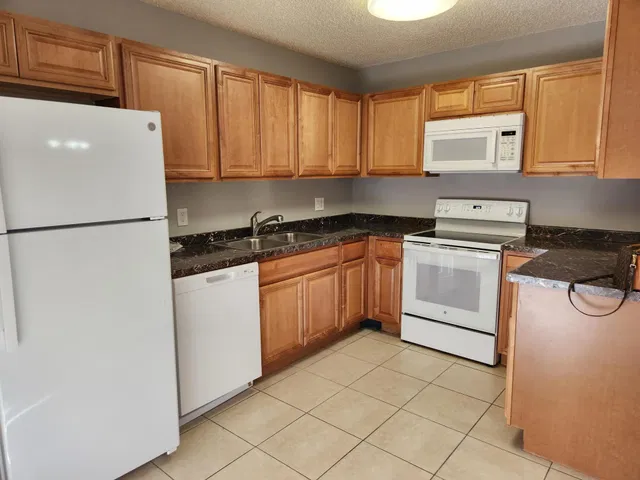 Unit C photo 3