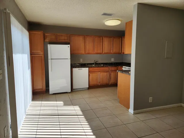 Unit C photo 4