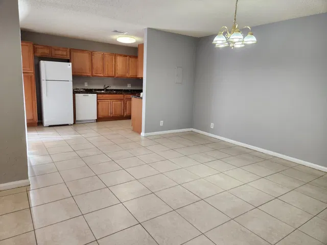 Unit C photo 5