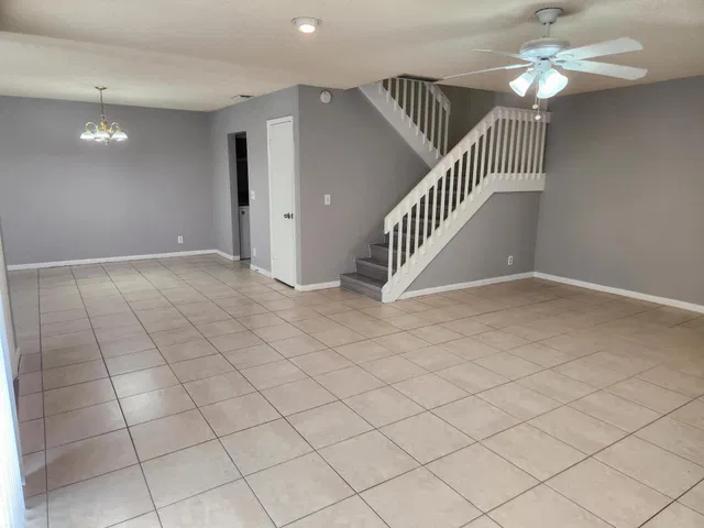 Unit C photo 7