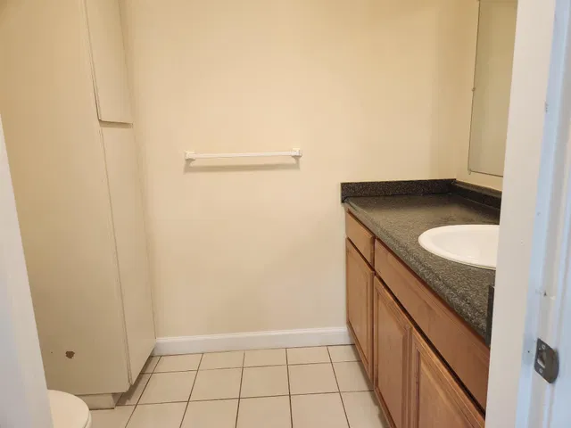 Unit C photo 12