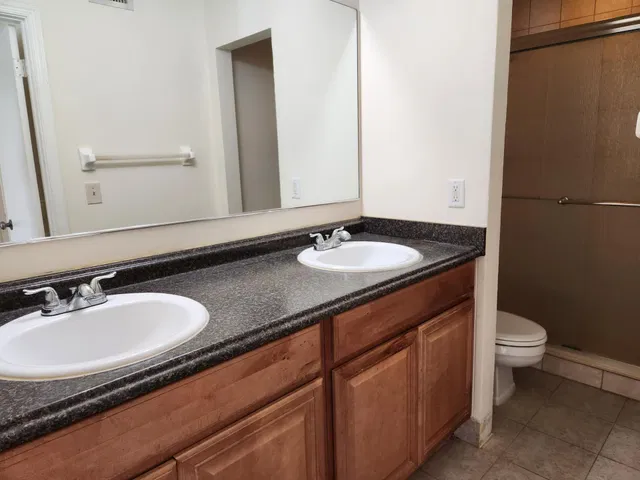 Unit C photo 18