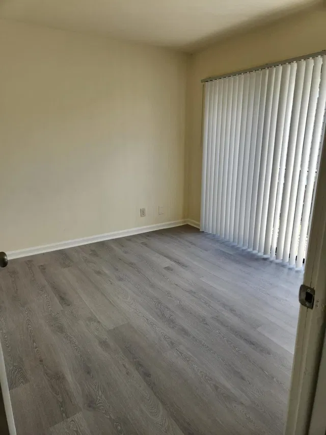 Unit C photo 24