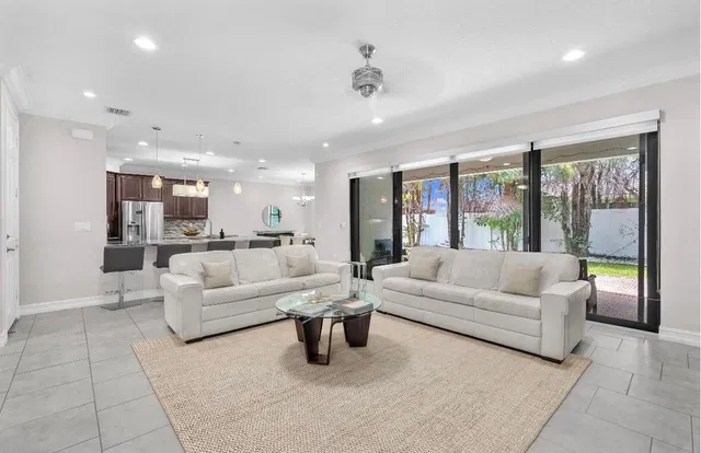 Residence photo 2