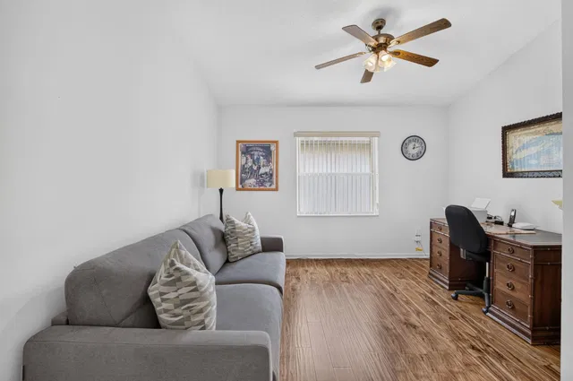 Residence photo 6