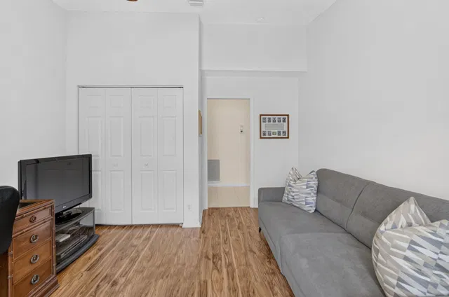 Residence photo 8