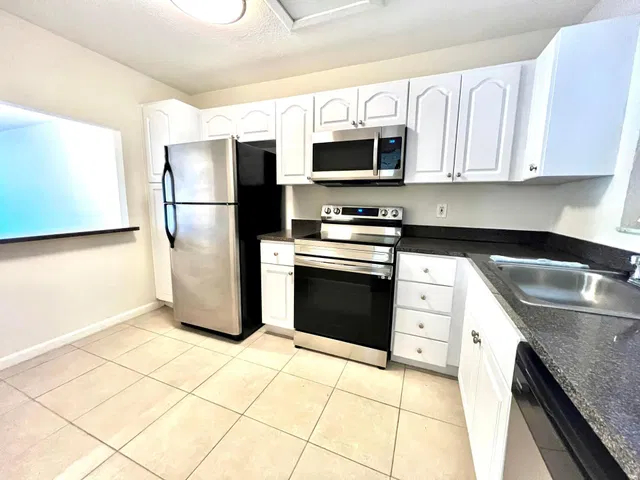 Unit Apt 302 photo 2