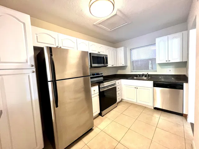 Unit Apt 302 photo 3