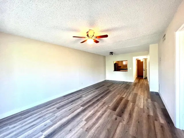 Unit Apt 302 photo 5