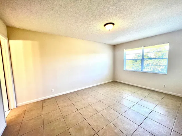 Unit Apt 302 photo 7
